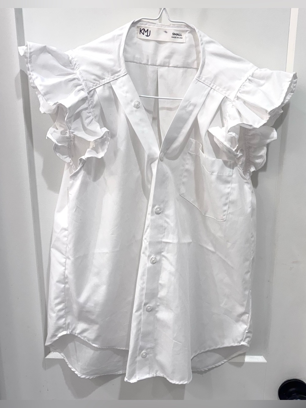 Best Price KMJ Ruffle Sleeveless Button-Down Top. Size Small in like new cond